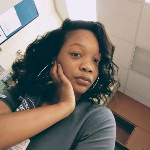 Meet your Posher, Cynthia